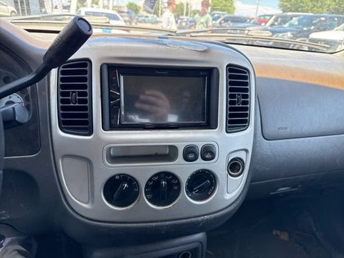 Used 2004 Ford Escape XLT FWD image 26