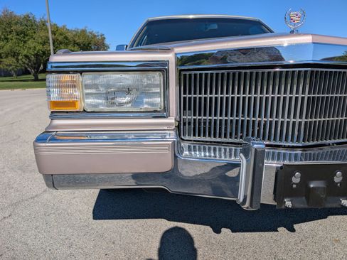 Used 1990 Cadillac Brougham image 54