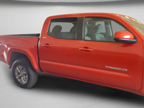 Used 2018 Toyota Tacoma SR5 AWD/4WD image 22