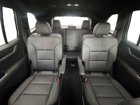 Certified 2026 GMC Acadia Elevation w/ Elevation Premium Package FWD image 17
