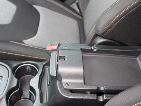 Used 2017 Jeep Cherokee Sport w/ Cold Weather Group image 54