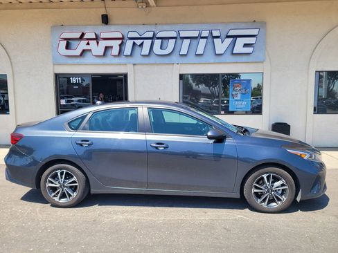 Used 2023 Kia Forte LXS FWD image 2