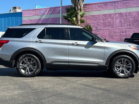 Used 2022 Ford Explorer XLT w/ Equipment Group 202A RWD image 3