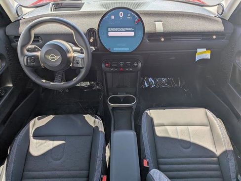 Certified 2025 MINI Cooper 4-Door Hardtop FWD image 19