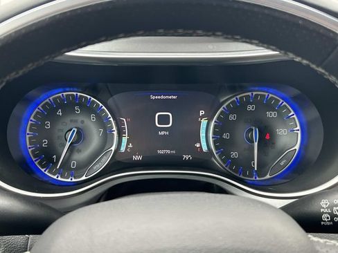 Used 2018 Chrysler Pacifica Limited w/ Advanced Safetytec Group FWD image 32