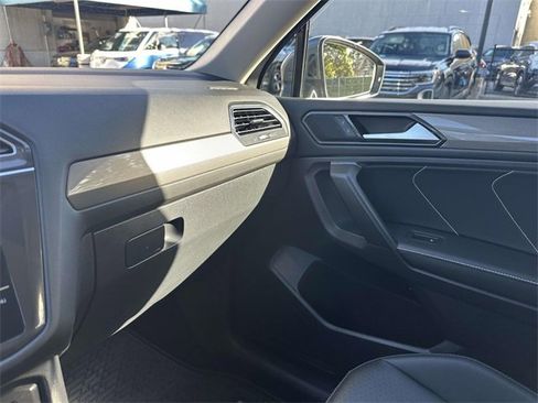 Used 2022 Volkswagen Tiguan SE image 28
