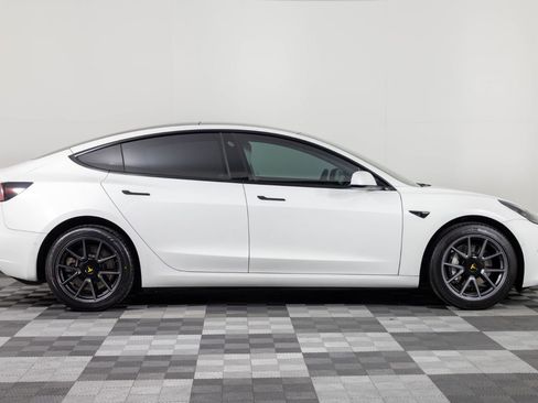 Used 2021 Tesla Model 3 Standard Range Plus image 9