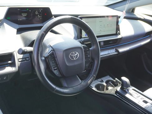 Used 2024 Toyota Prius XLE FWD image 6
