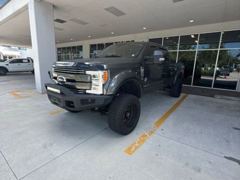 Used 2019 Ford F250 Lariat w/ Lariat Ultimate Package AWD/4WD image 2