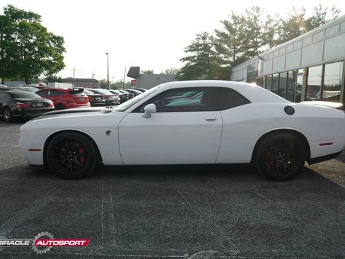 Used 2015 Dodge Challenger SRT Hellcat image 4