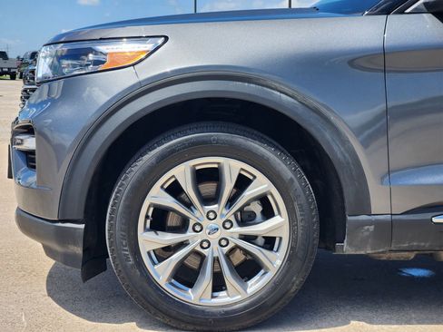 Used 2022 Ford Explorer XLT w/ Equipment Group 202A AWD/4WD image 9