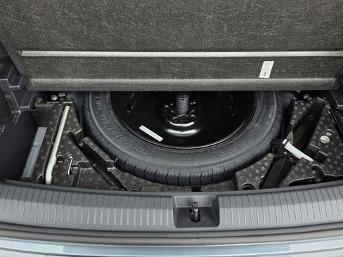 Certified 2023 Volkswagen Tiguan SE R-Line FWD image 74