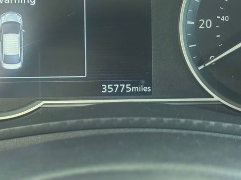 Used 2025 Nissan Versa SV image 39