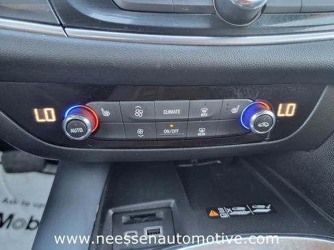 Used 2023 Buick Enclave Essence image 25