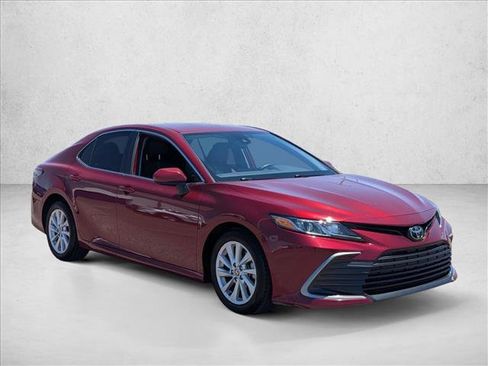 Used 2022 Toyota Camry LE FWD image 3