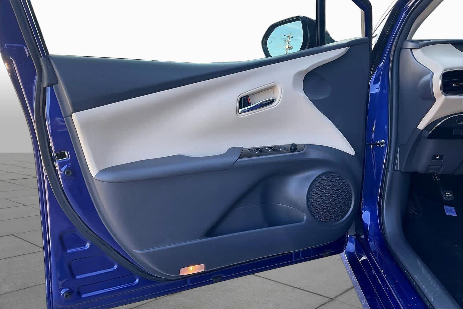 Used 2018 Toyota Prius Three FWD image 22