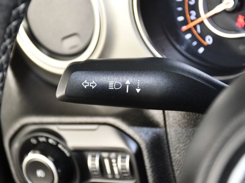 Used 2021 Jeep Wrangler Unlimited Sahara w/ Uconnect 4C Nav & Sound Group AWD/4WD image 23