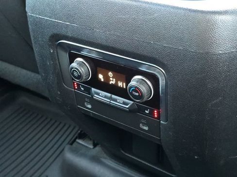 Used 2022 Chevrolet Suburban Z71 w/ Z71 Off-Road Package image 19