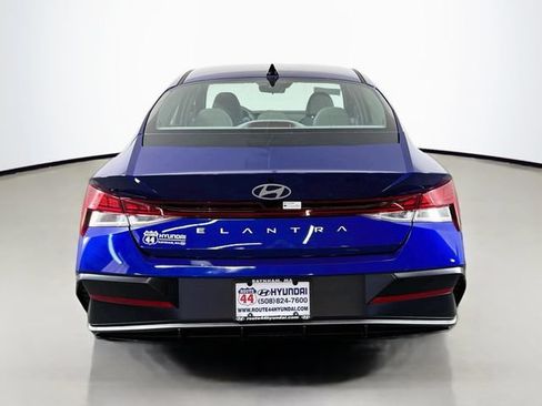 Certified 2025 Hyundai Elantra SEL FWD image 6