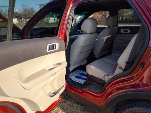 Used 2015 Ford Explorer XLT w/ Equipment Group 202A image 11
