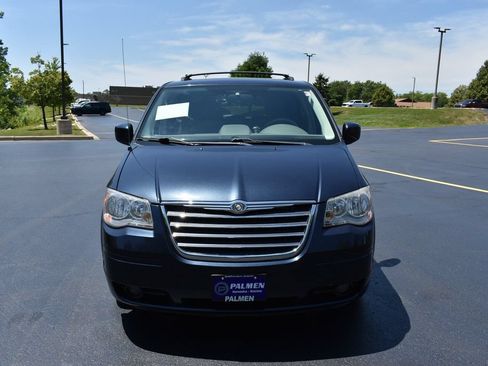 Used 2008 Chrysler Town & Country Touring FWD image 2