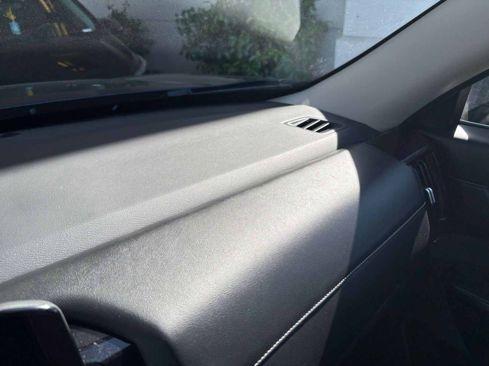 Used 2025 Nissan Pathfinder SV FWD image 37