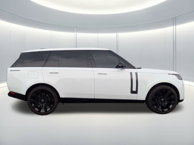 Used 2025 Land Rover Range Rover Long Wheelbase SE AWD/4WD image 7