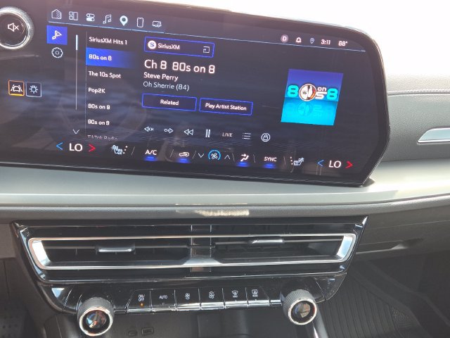 Used 2025 Chevrolet Traverse LT w/ LPO, Floor Liner Package FWD image 30