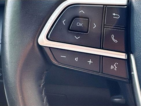 Used 2023 Toyota Highlander LE FWD image 10
