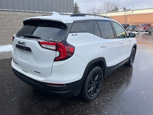 Used 2023 GMC Terrain SLE w/ Driver Convenience Package image 5