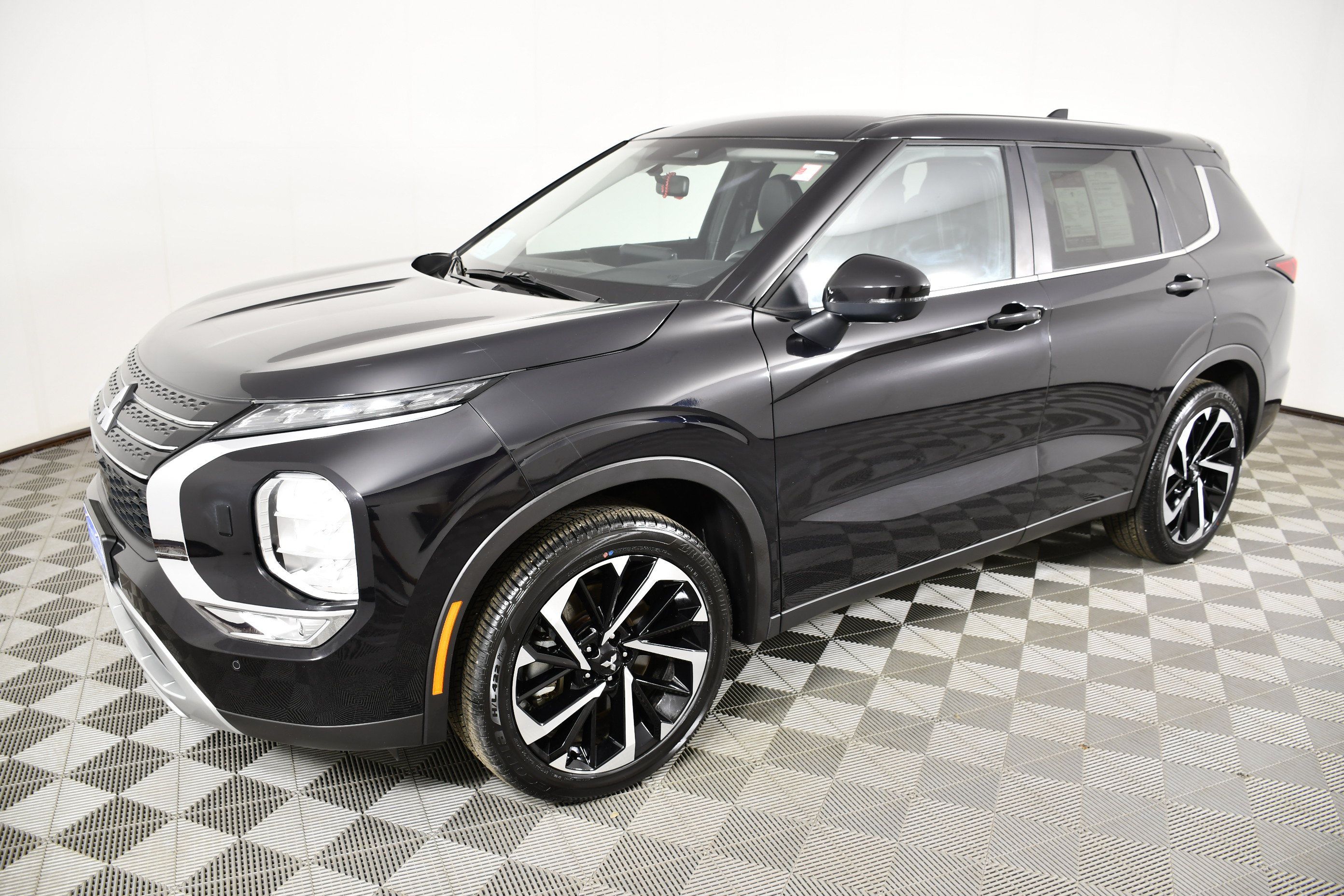 Used 2024 Mitsubishi Outlander SE AWD/4WD image 10