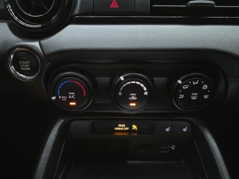 Used 2019 MAZDA MX-5 Miata Club RWD image 23