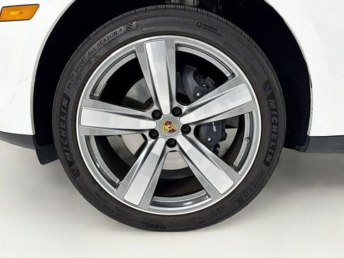Certified 2025 Porsche Macan AWD/4WD image 34
