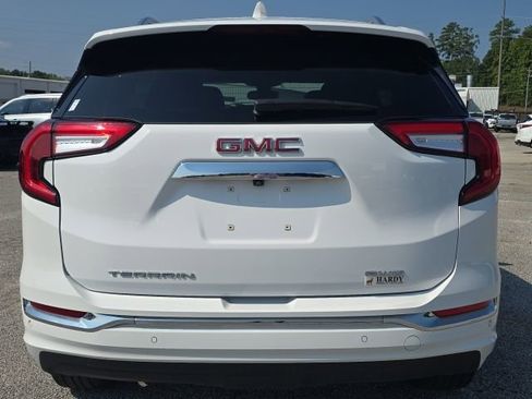 Used 2024 GMC Terrain Denali image 4