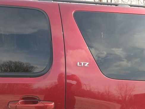 Used 2008 Chevrolet Suburban LT image 17