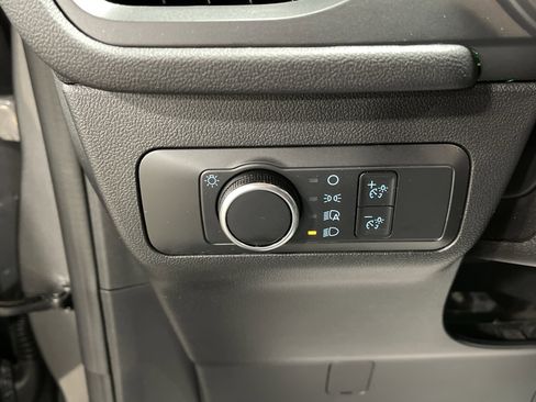 Used 2022 Ford Escape SE w/ Cold Weather Package image 19