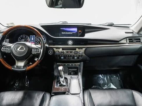 Used 2018 Lexus ES 350 w/ Luxury Package w/Wood Trim image 12