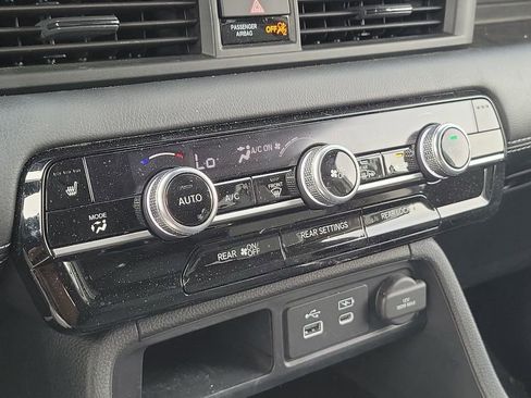 Used 2023 Honda Pilot Touring image 32