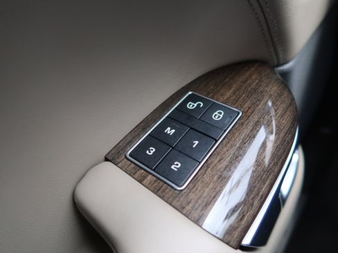 Used 2016 Land Rover Range Rover Sport HSE image 25