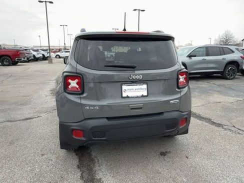 Used 2020 Jeep Renegade Latitude w/ Cold Weather Group image 7