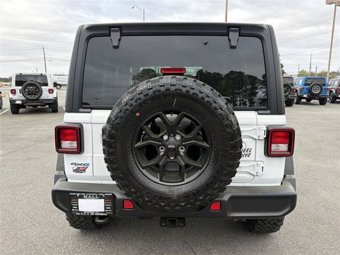 Used 2025 Jeep Wrangler Willys AWD/4WD image 6