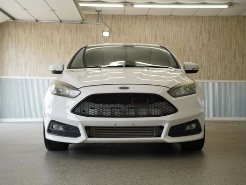 Used 2017 Ford Focus ST FWD image 2