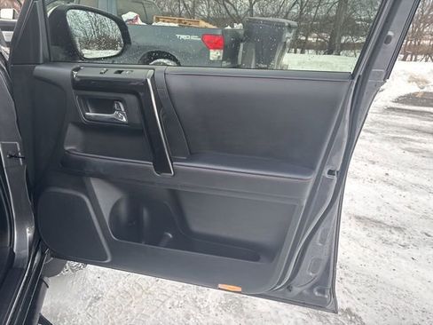 Certified 2022 Toyota 4Runner TRD Off-Road Premium image 9