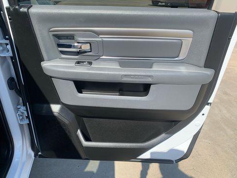 Used 2019 RAM 1500 Classic SLT w/ Luxury Group image 15