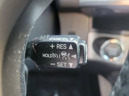 Used 2022 Toyota Tacoma Limited image 18