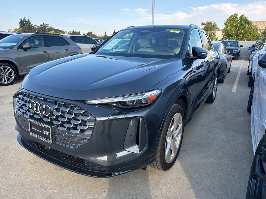 Certified 2025 Audi Q5 Premium AWD/4WD image 8
