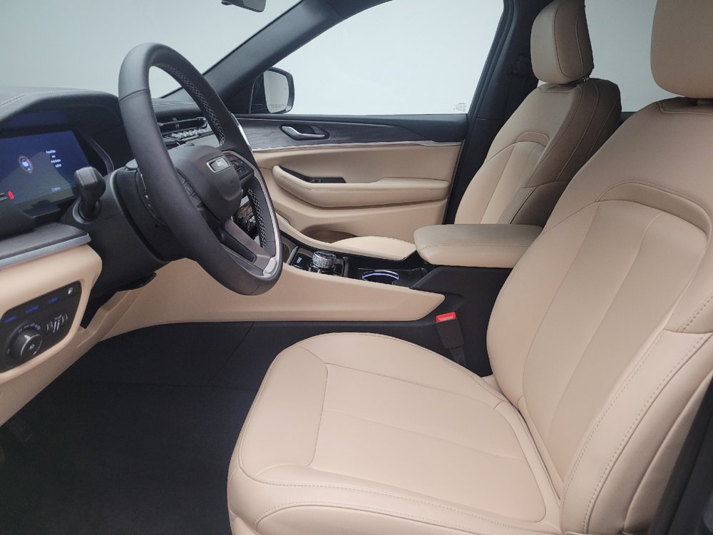 Used 2025 Jeep Grand Cherokee Limited 4xe AWD/4WD image 17