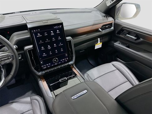 New 2026 GMC Yukon Denali w/ Denali Reserve Package image 25