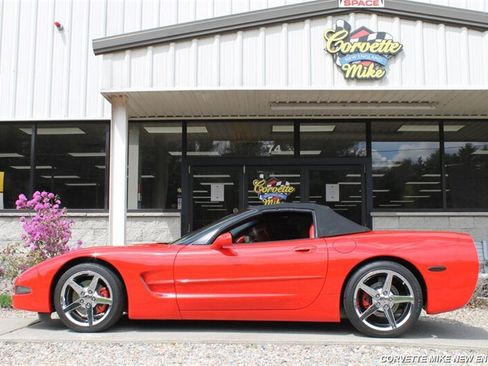 Used 2001 Chevrolet Corvette Coupe w/ Preferred Equipment Group2 RWD image 4