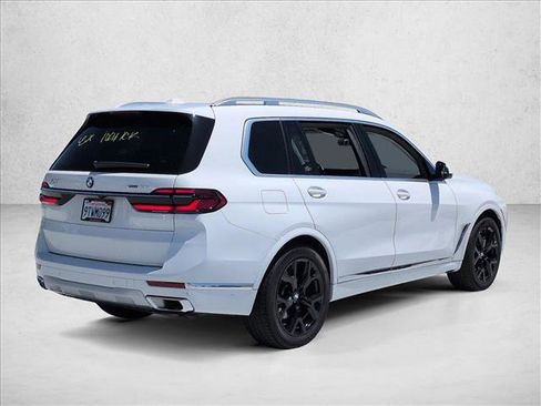 Used 2025 BMW X7 xDrive40i w/ Premium Package AWD/4WD image 5